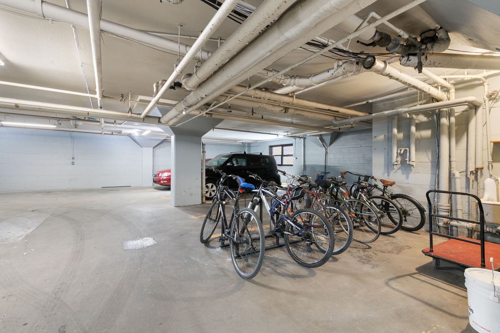 Chicago Apartment: 5858 N Sheridan Rd