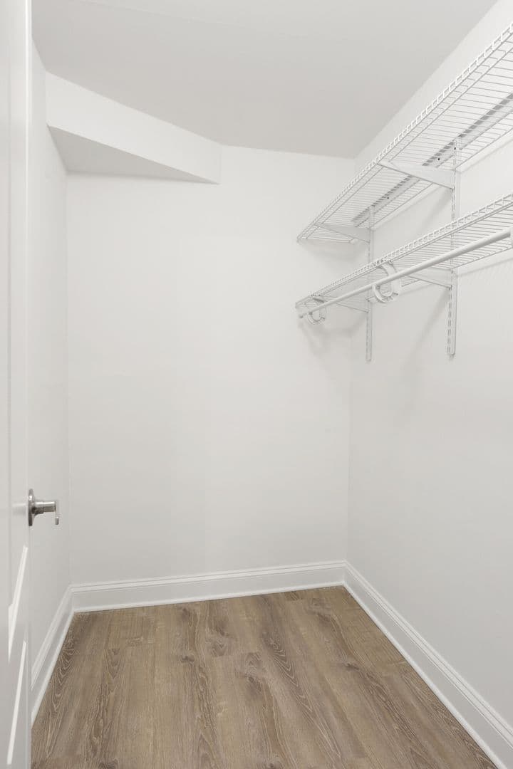 Chicago Apartment: 7606 N Eastlake Ter