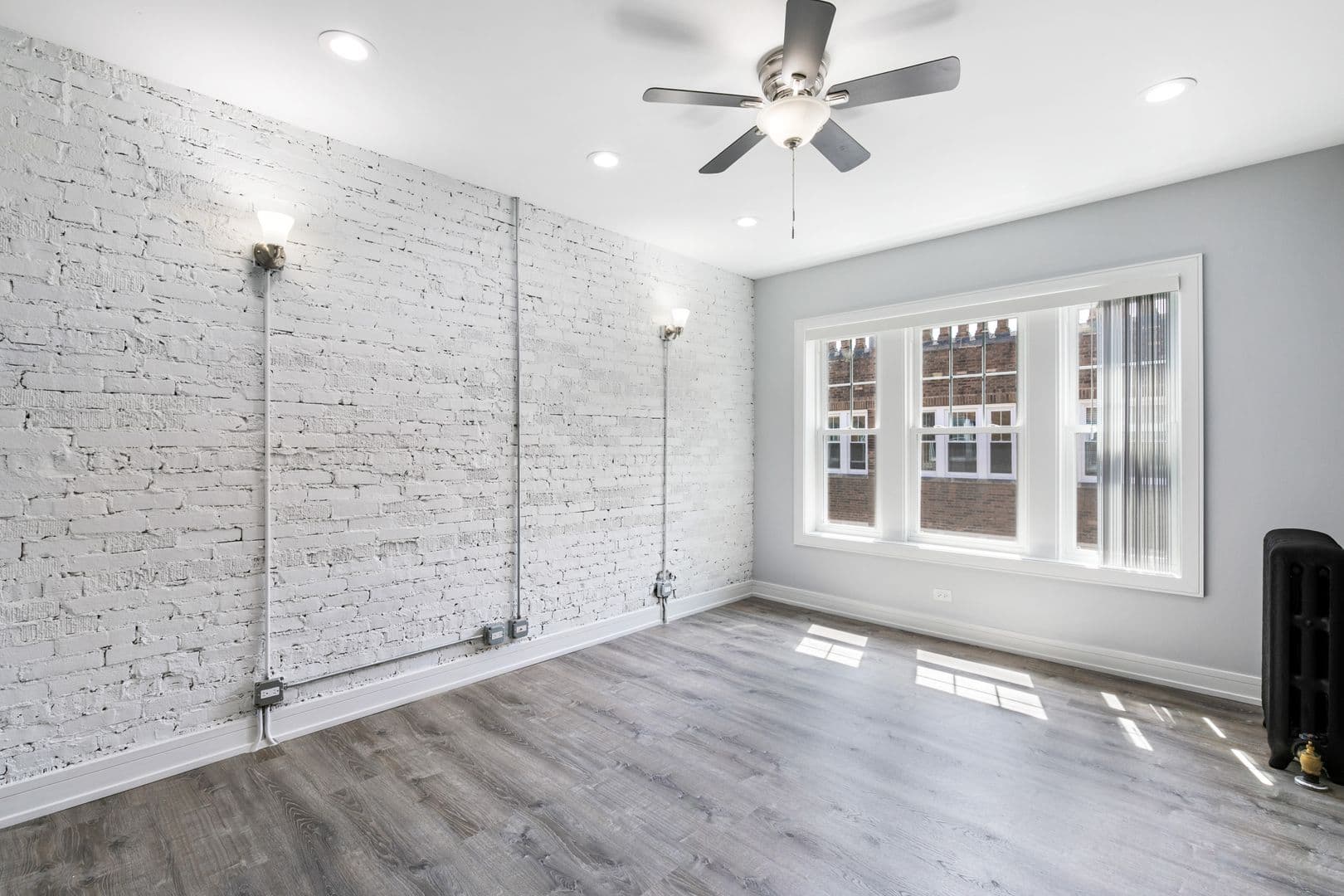 Chicago Apartment: 1902-1908 W Morse Ave