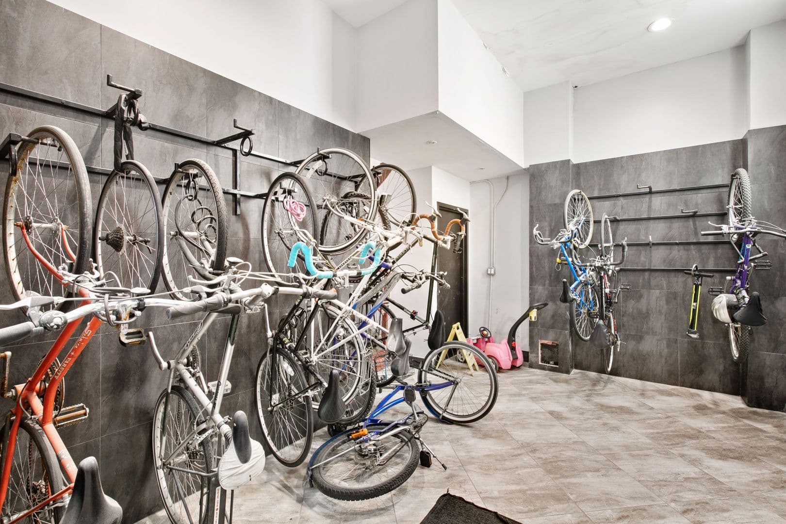 Chicago Apartment: 4520 N Clarendon Ave
