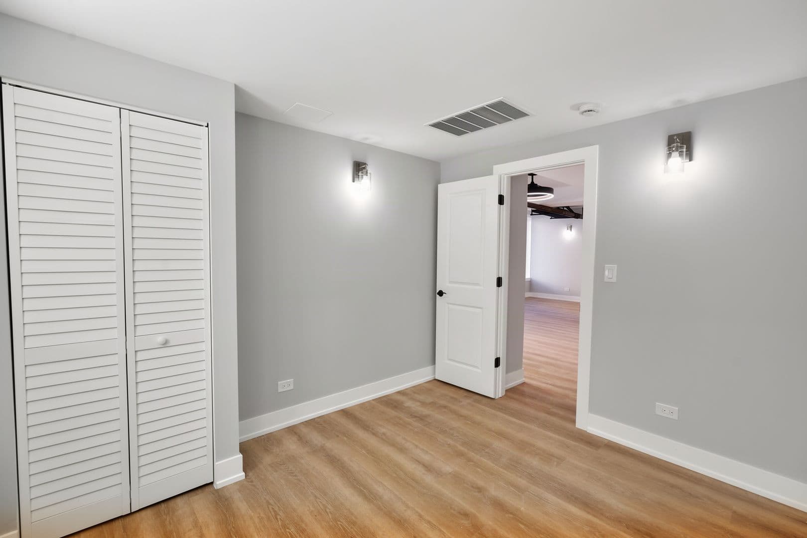 Chicago Apartment: 1649-1655 W. Jonquil