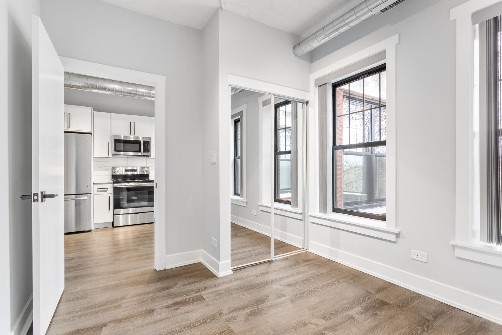 Chicago Apartment: 7645 N Sheridan Rd