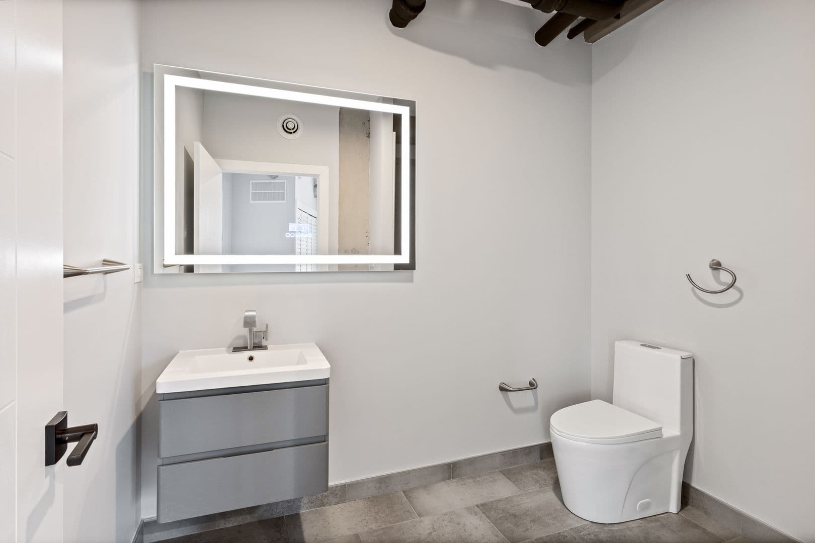 Chicago Apartment: 7645 N Sheridan Rd