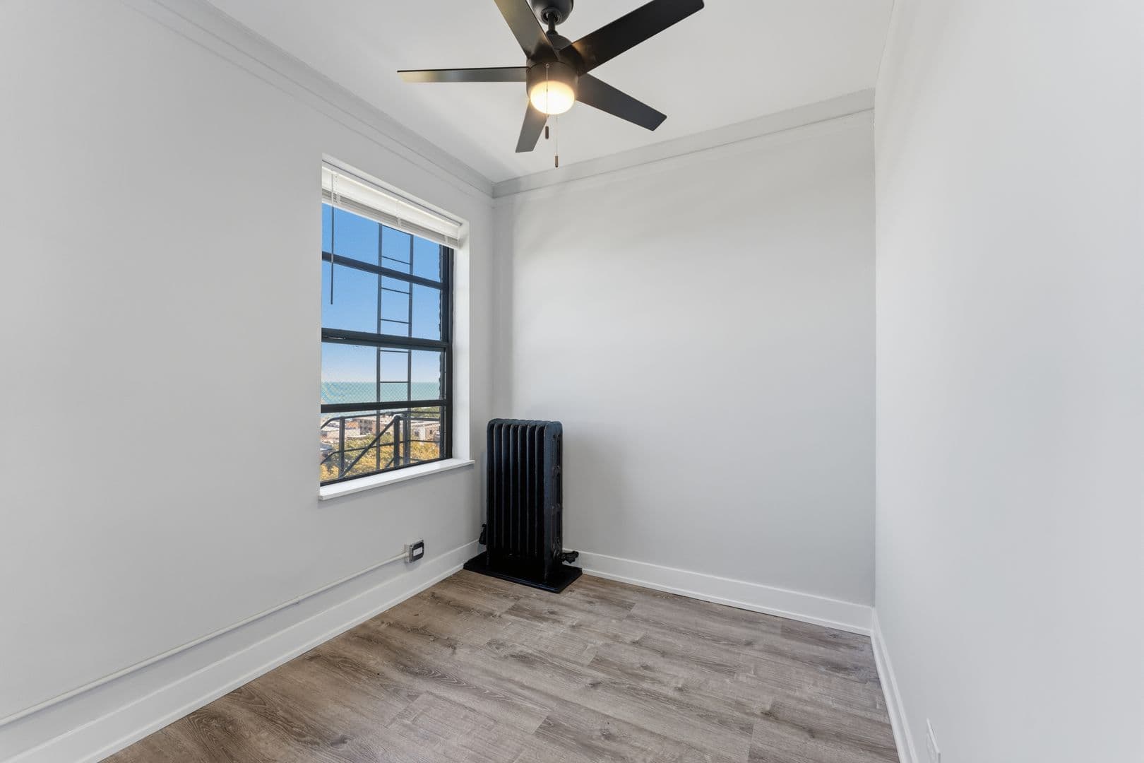 Chicago Apartment: 6807 N Sheridan Road