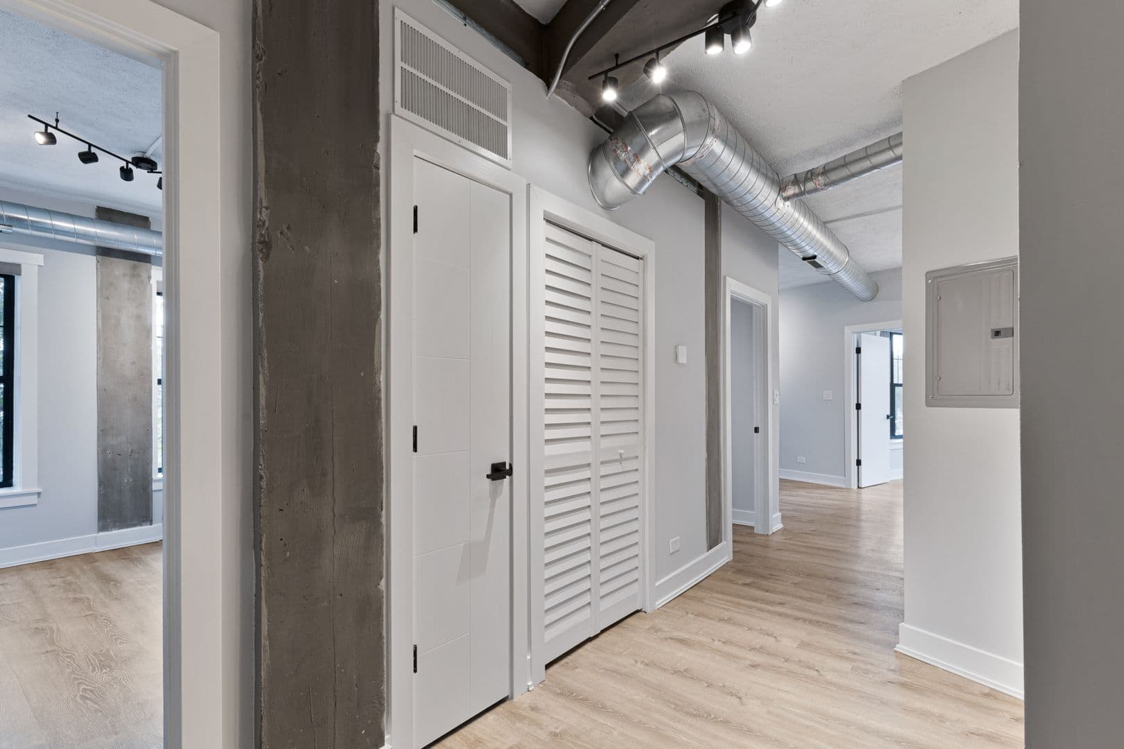 Chicago Apartment: 7645 N Sheridan Rd