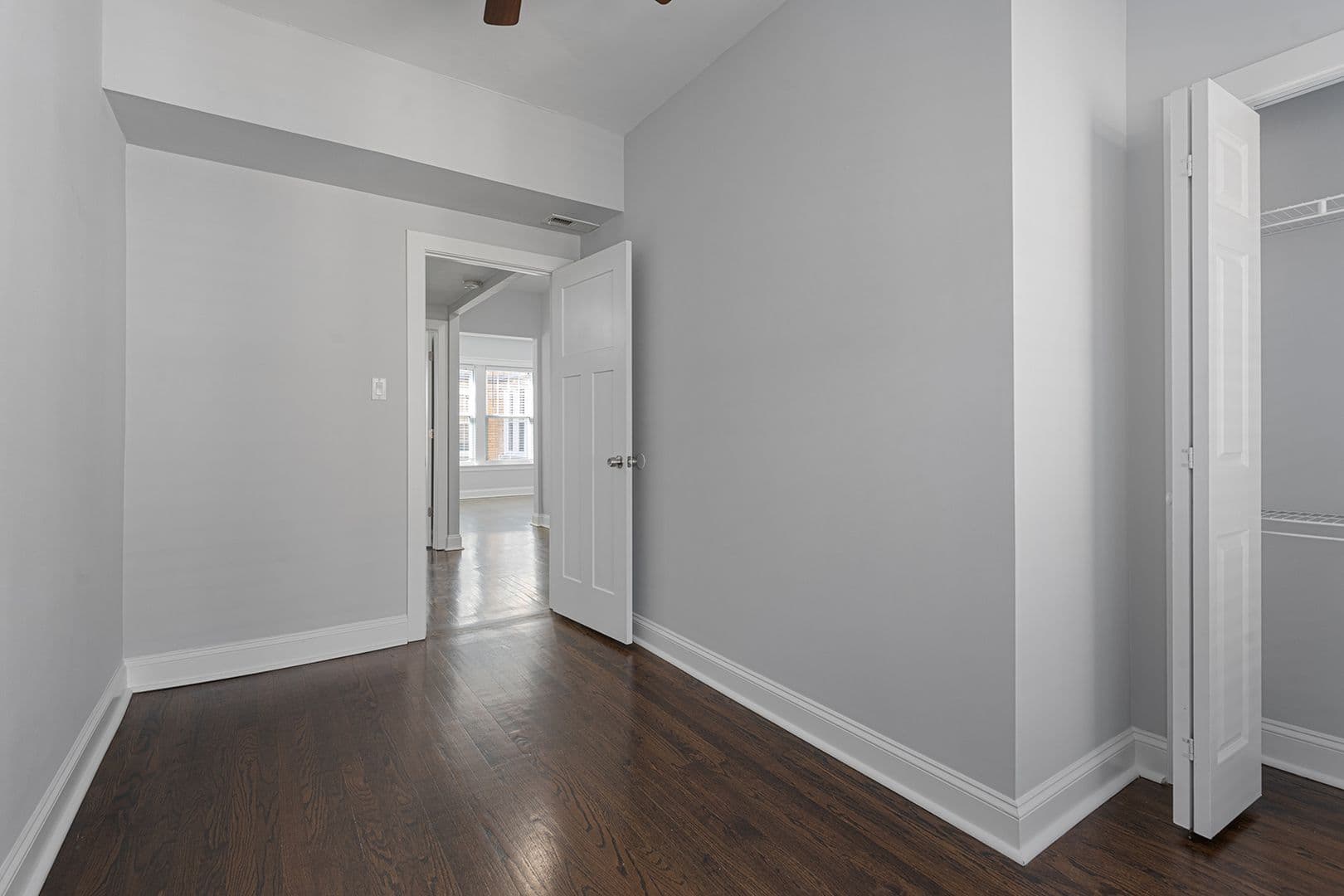 Chicago Apartment: 6100-6118 N Winthrop Ave