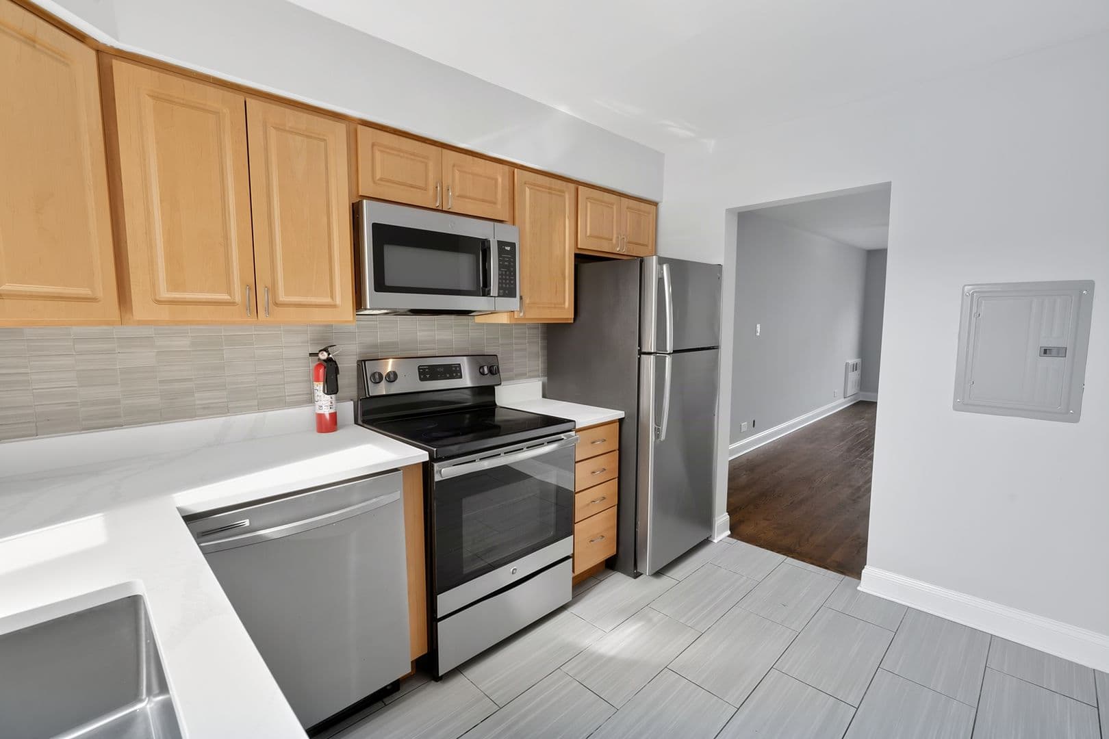 Chicago Apartment: 7630 - 38 N Eastlake Ter