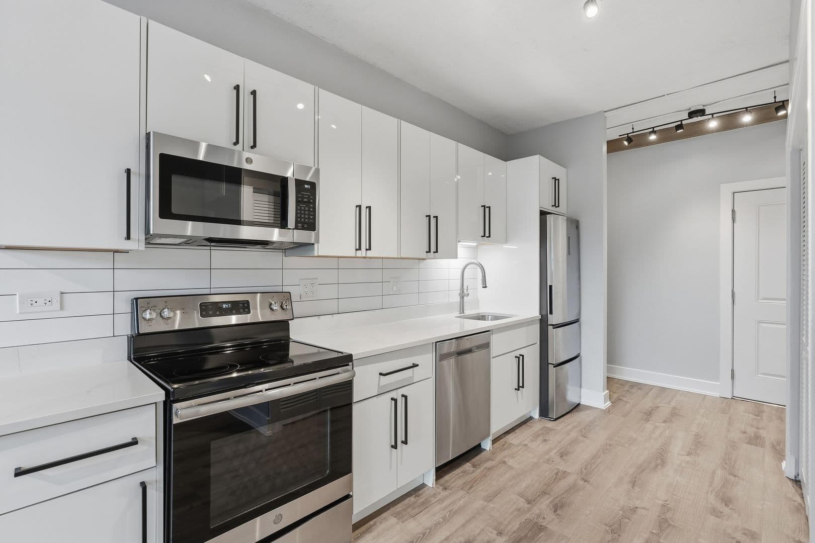 Chicago Apartment: 7645 N Sheridan Rd