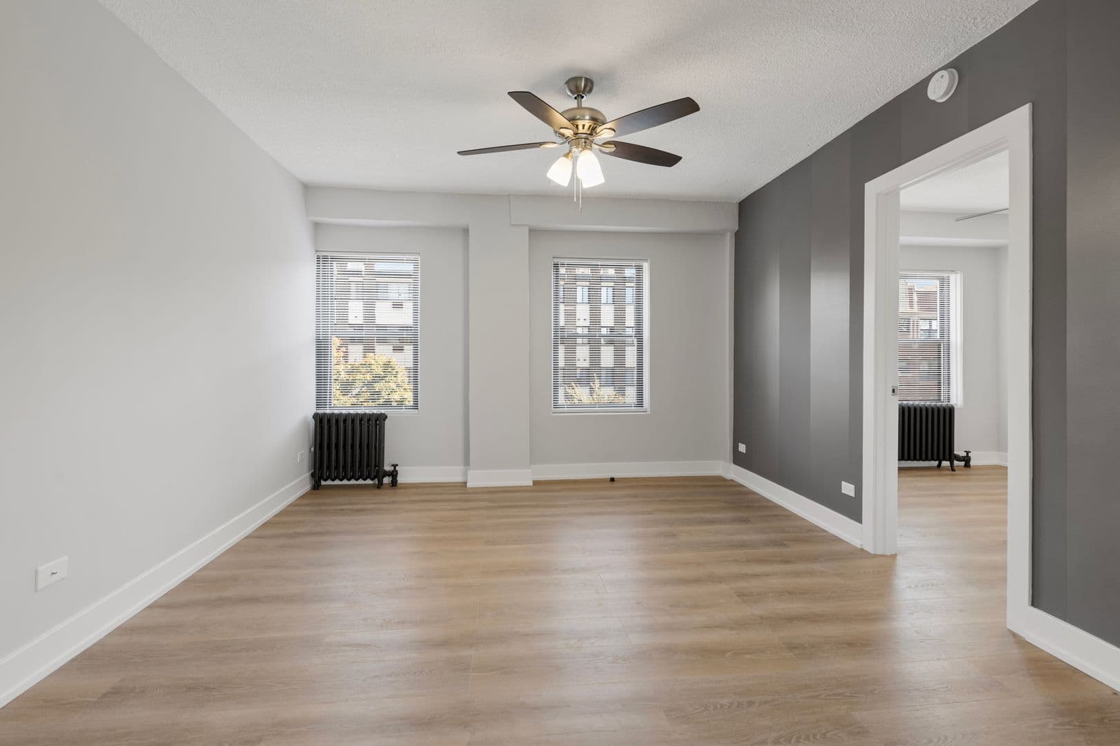 Chicago Apartment: 6026 N Winthrop