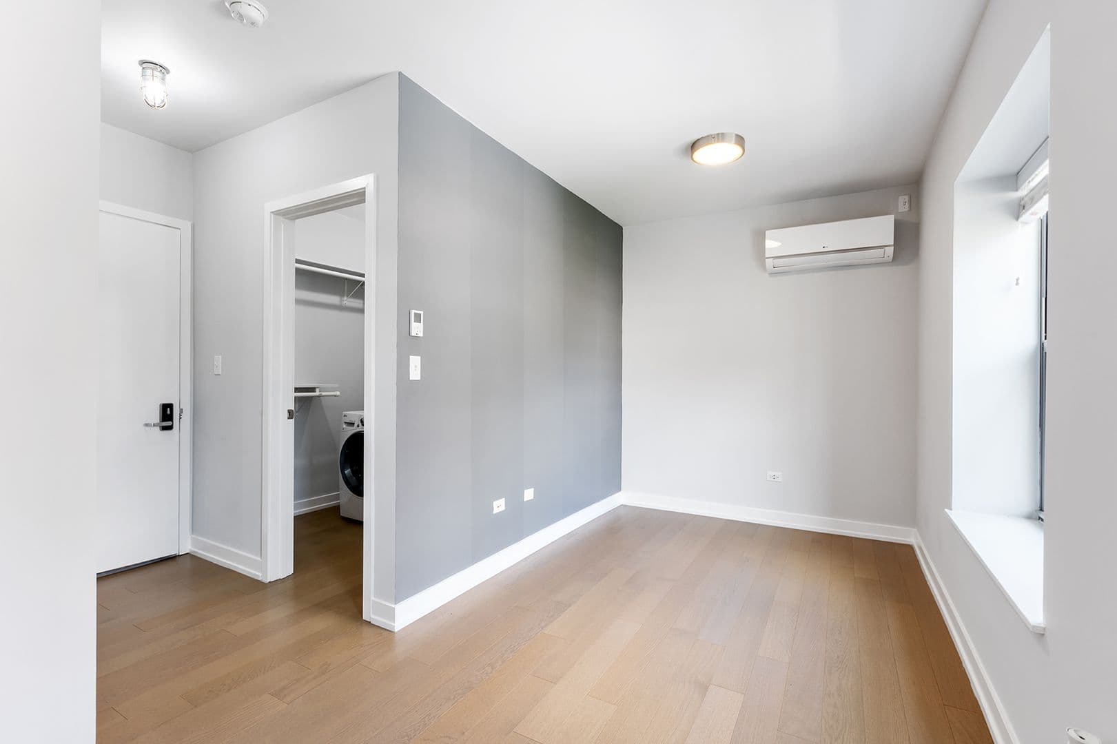 Chicago Apartment: 6019 N Winthrop Avenue