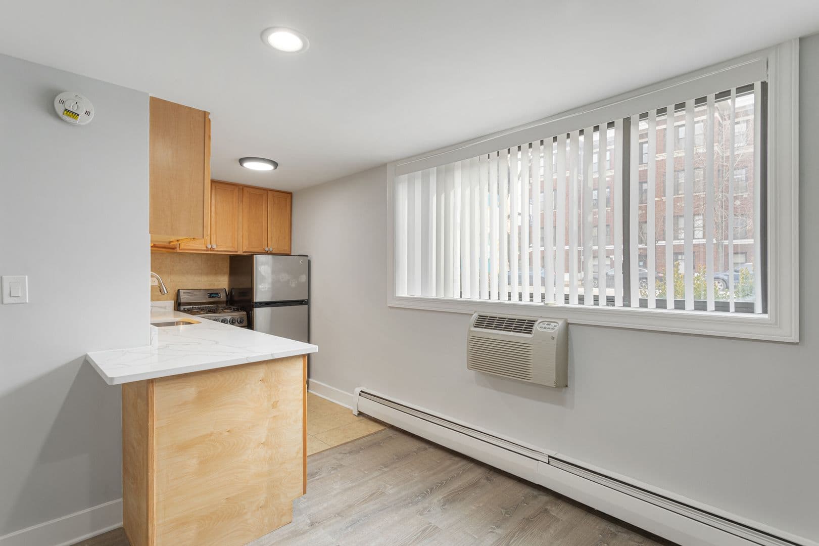 Chicago Apartment: 6758 N. Sheridan Rd.