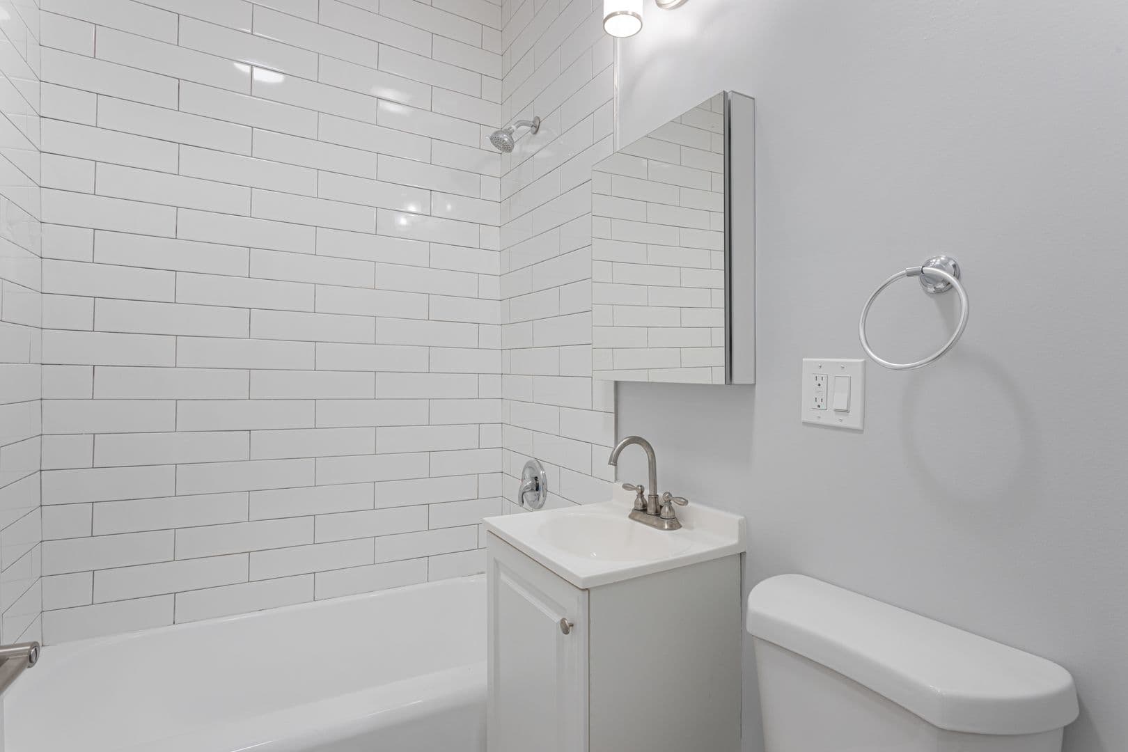 Chicago Apartment: 7600 N Sheridan Road