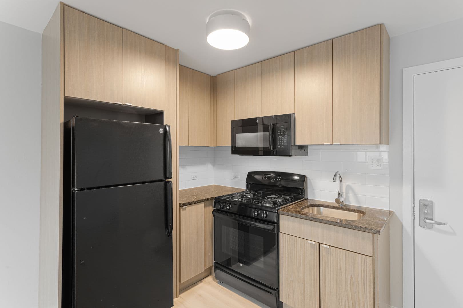 Chicago Apartment: 5411 N Winthrop Avenue