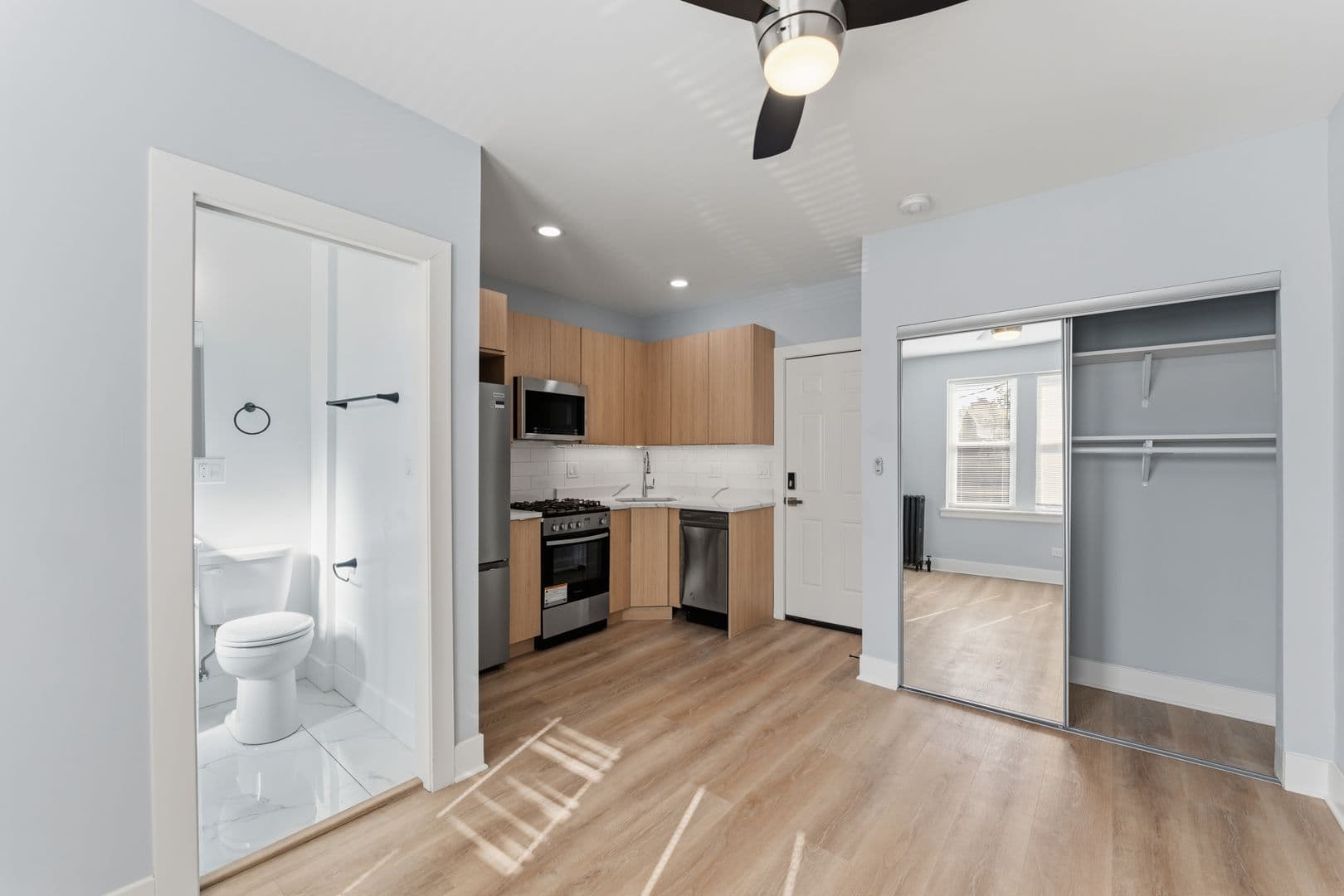 Chicago Apartment: 5710 N Winthrop