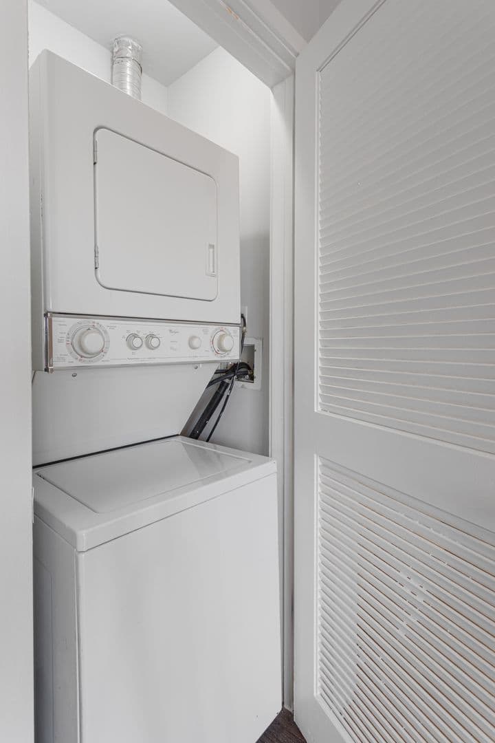 Chicago Apartment: 5411 N Winthrop Avenue