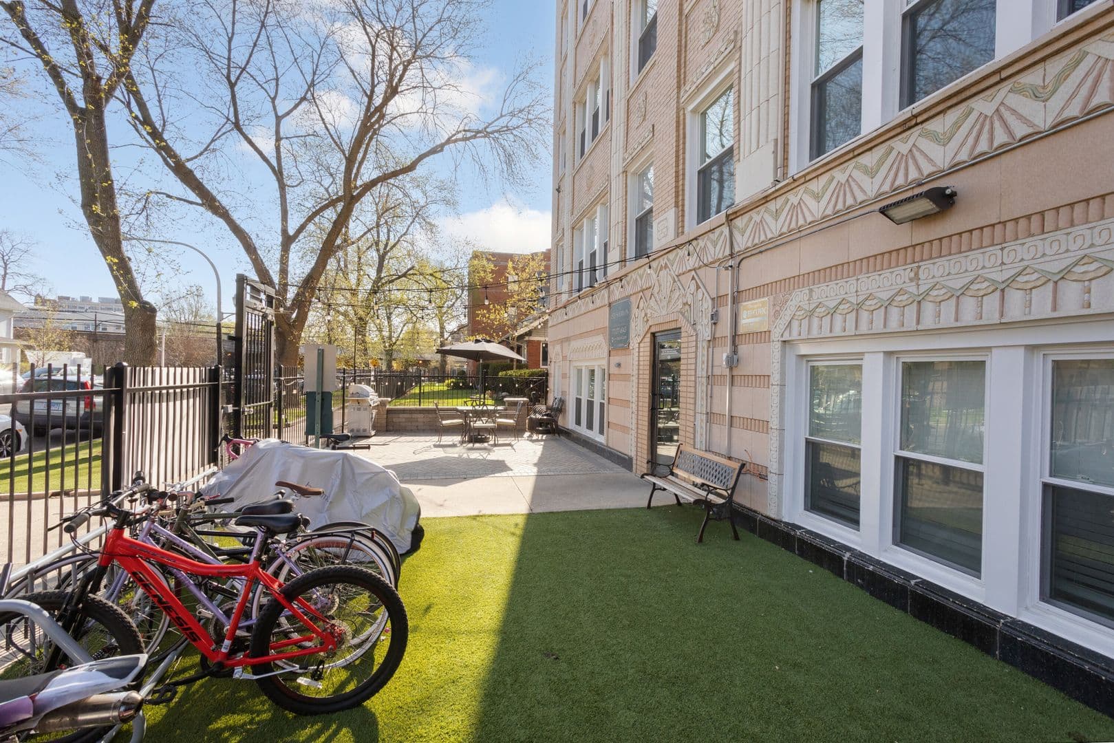 Chicago Apartment: 1521 W Sherwin Ave