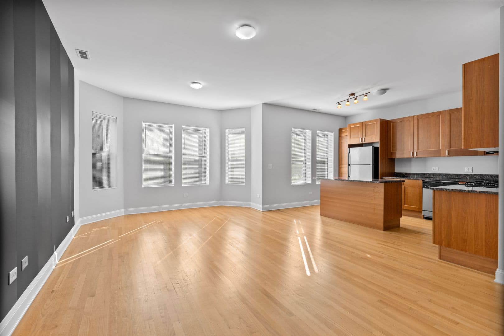 Chicago Apartment: 7526-7530 N Seeley Avenue