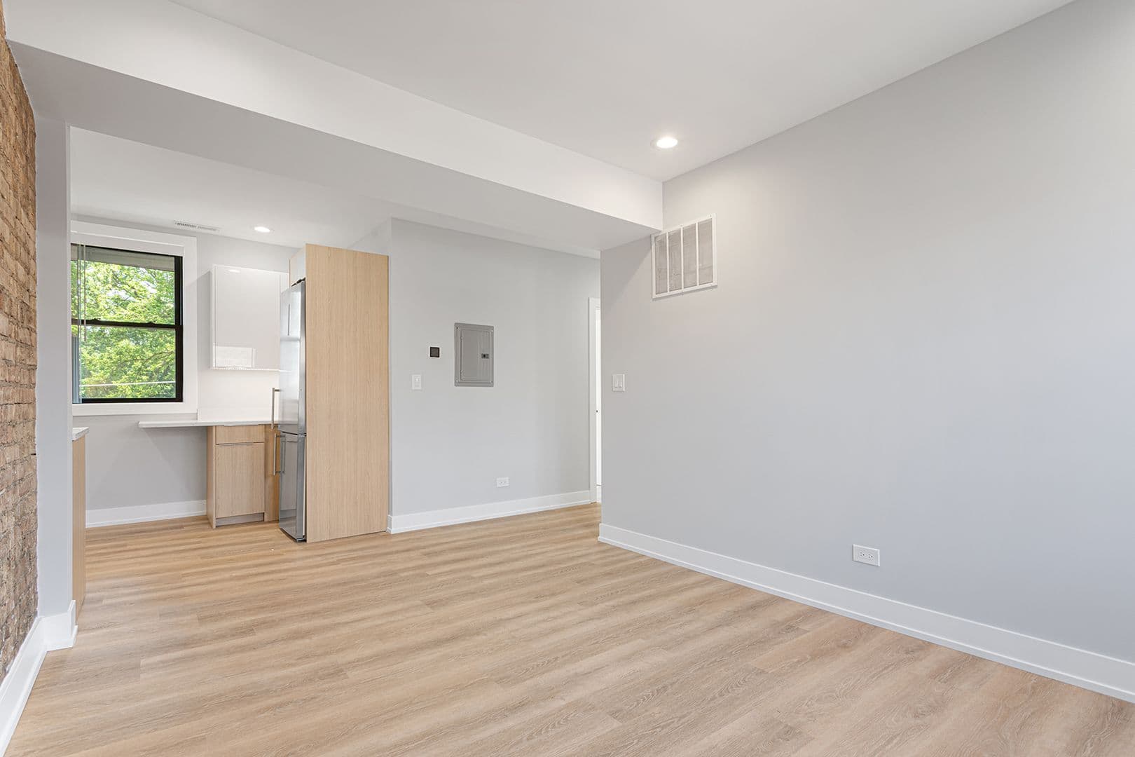 Chicago Apartment: 1548-1558.5 W Juneway