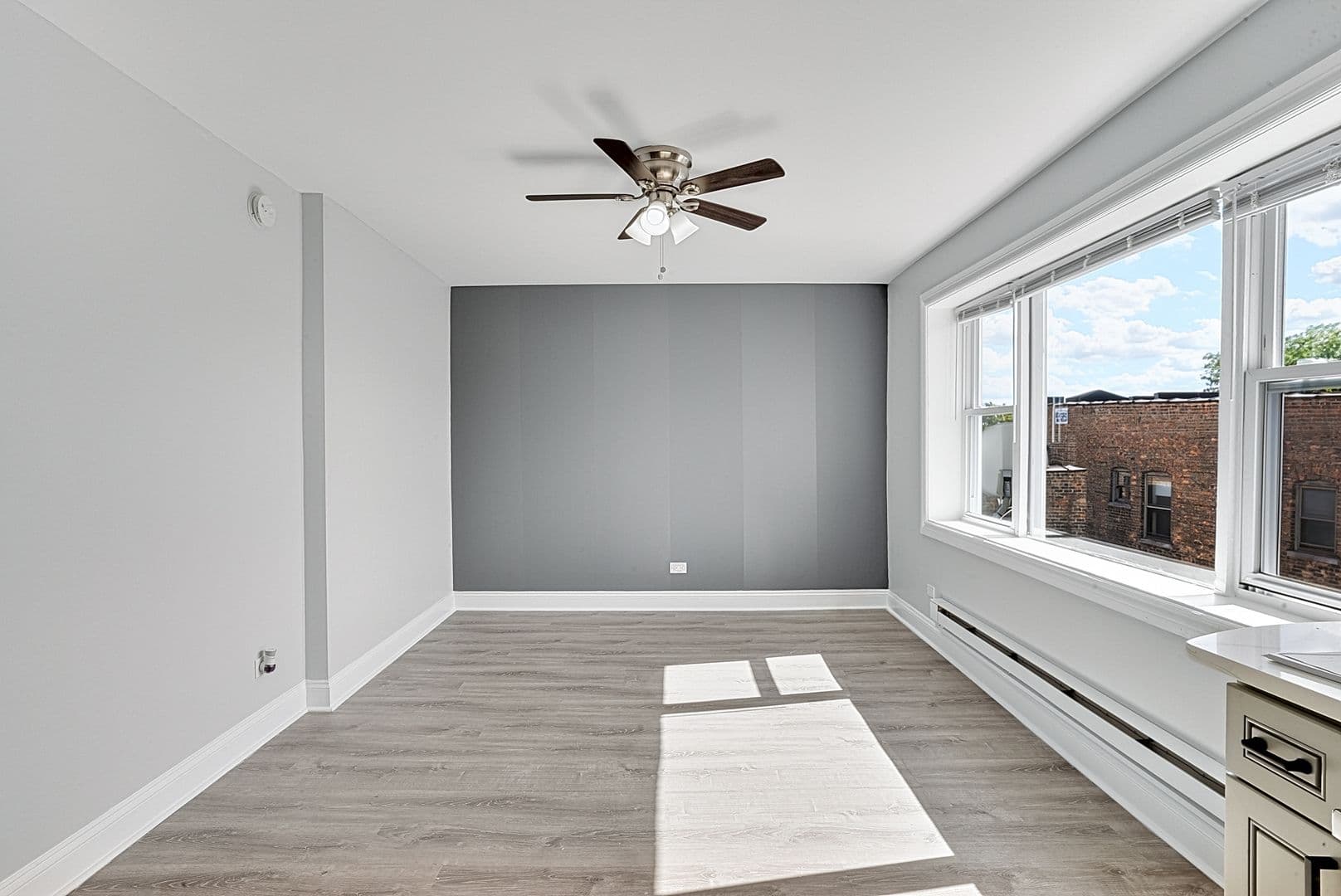 Chicago Apartment: 7710 N Sheridan Rd