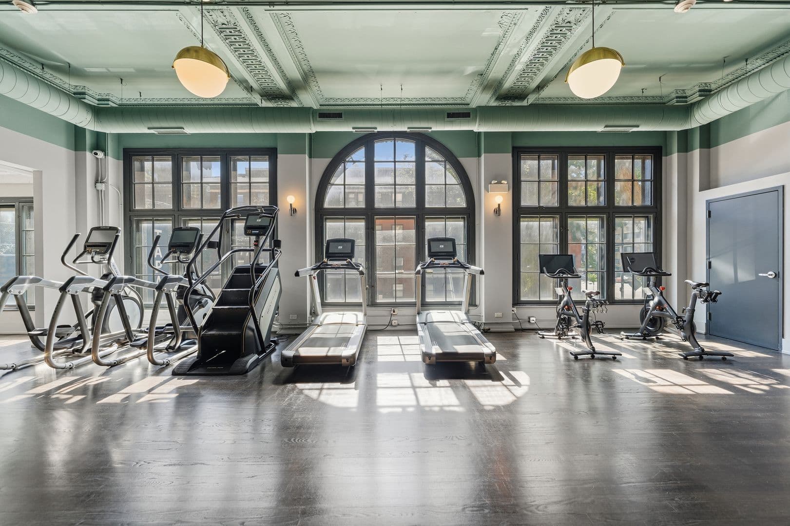 Chicago Apartment: 6807 N Sheridan Road