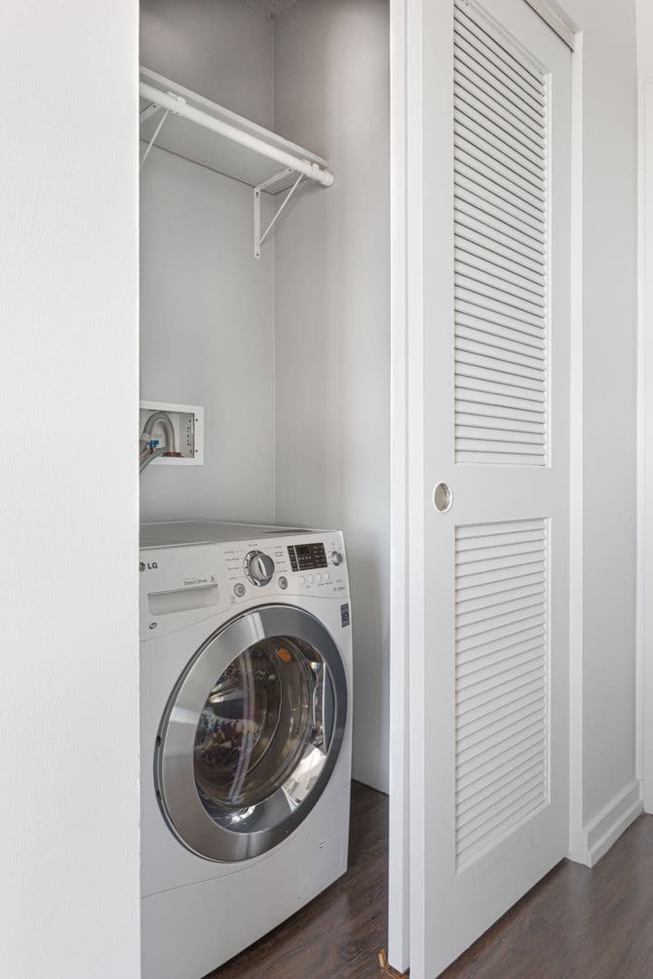 Chicago Apartment: 1325 W Wilson Avenue