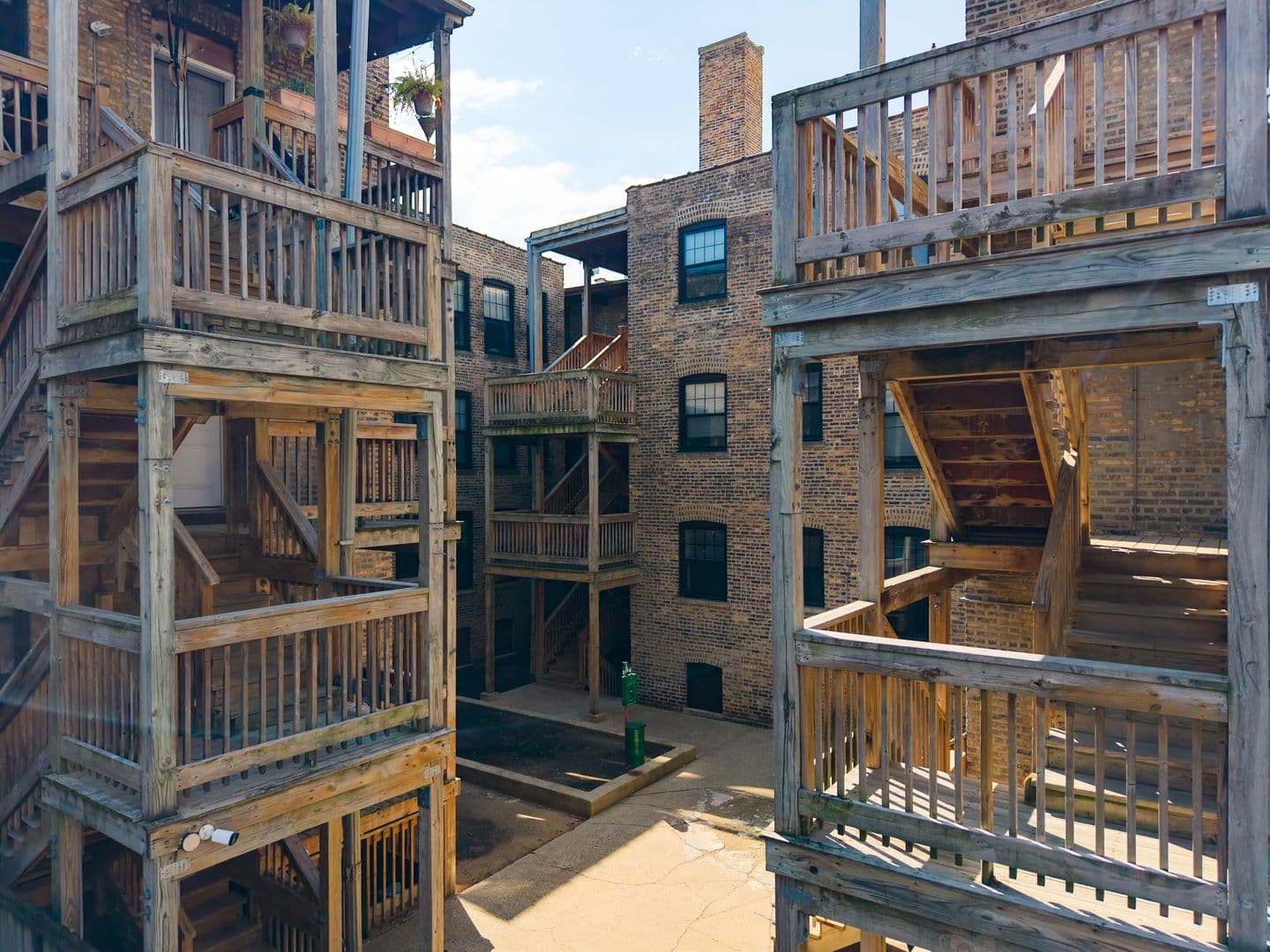 Chicago Apartment: 7700-7706 N Marshfield Ave; 1638-1642 W Jonquil Ter