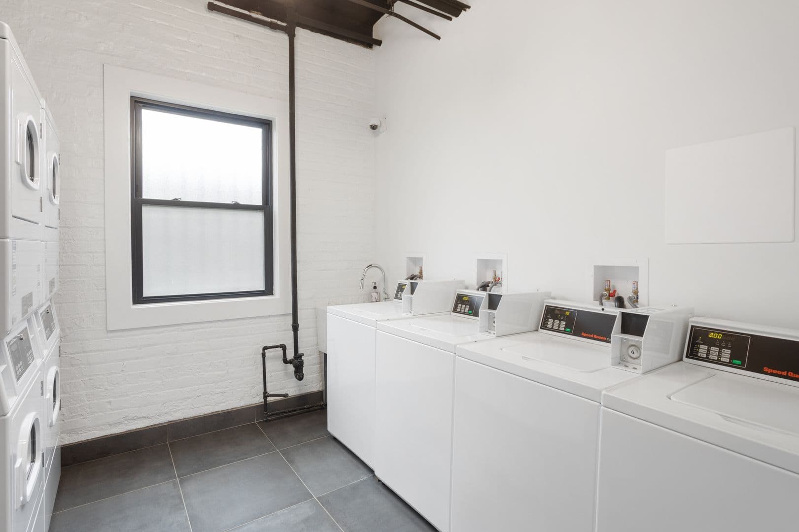 Chicago Apartment: 6026 N Winthrop