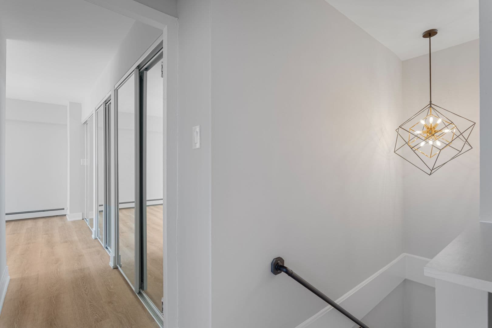 Chicago Apartment: 6166 N Sheridan Rd