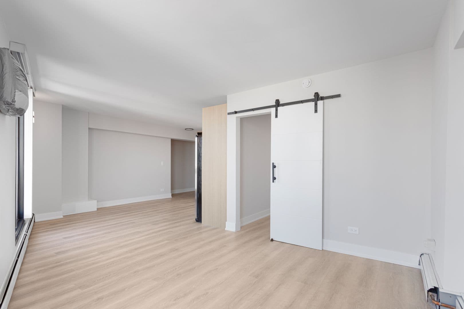 Chicago Apartment: 6166 N Sheridan Rd
