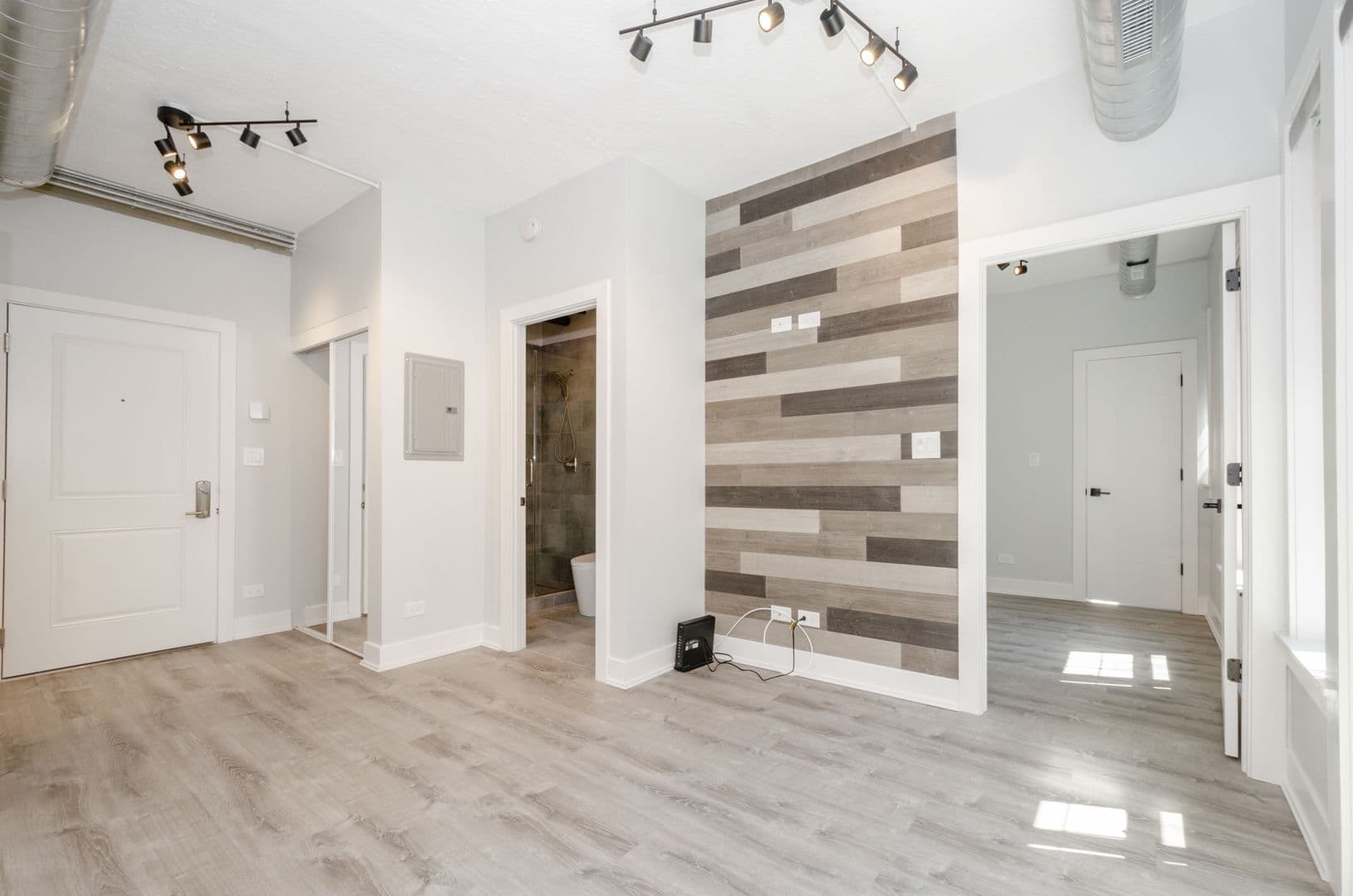 Chicago Apartment: 7645 N Sheridan Rd