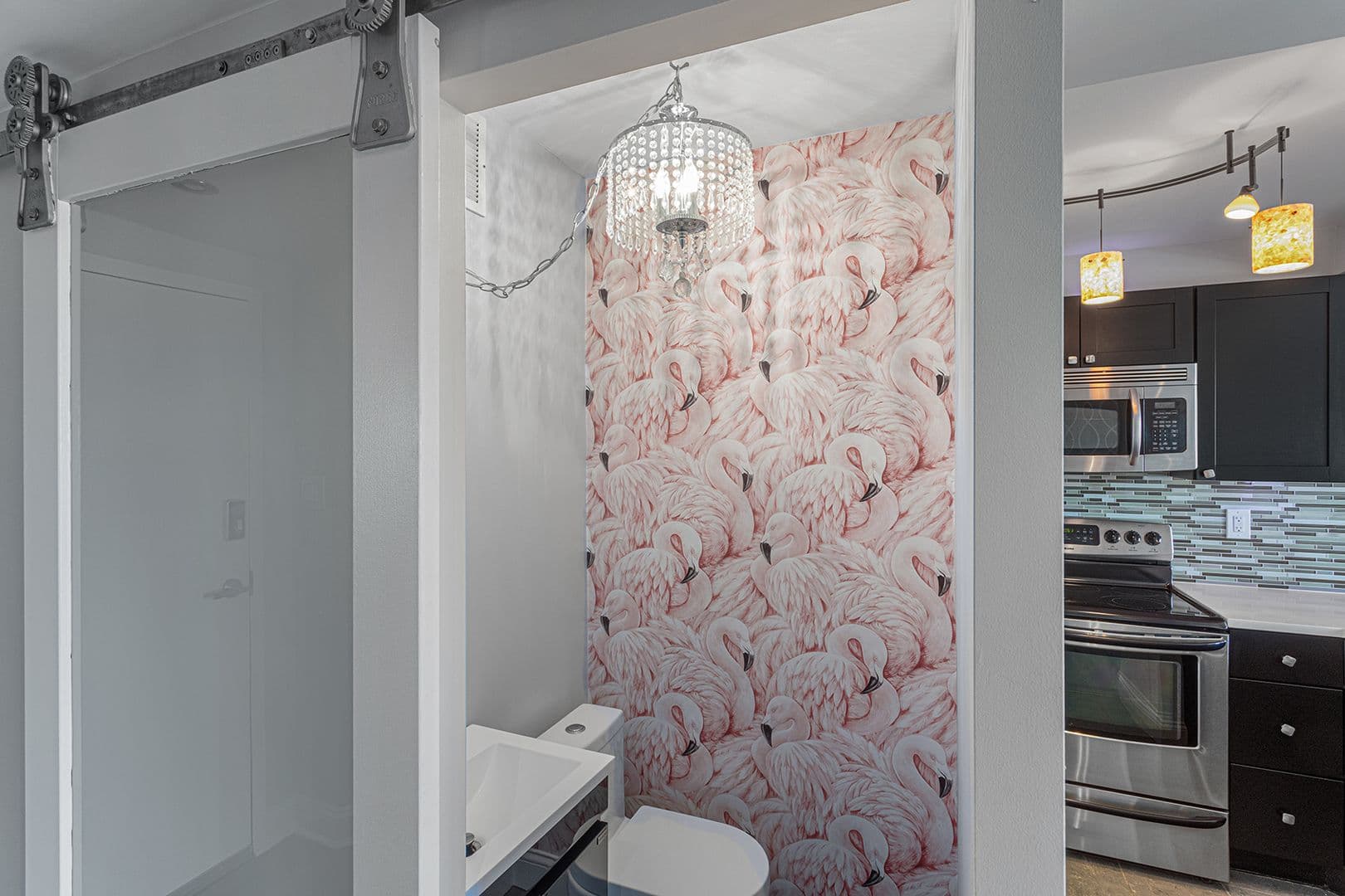 Chicago Apartment: 6166 N Sheridan Rd