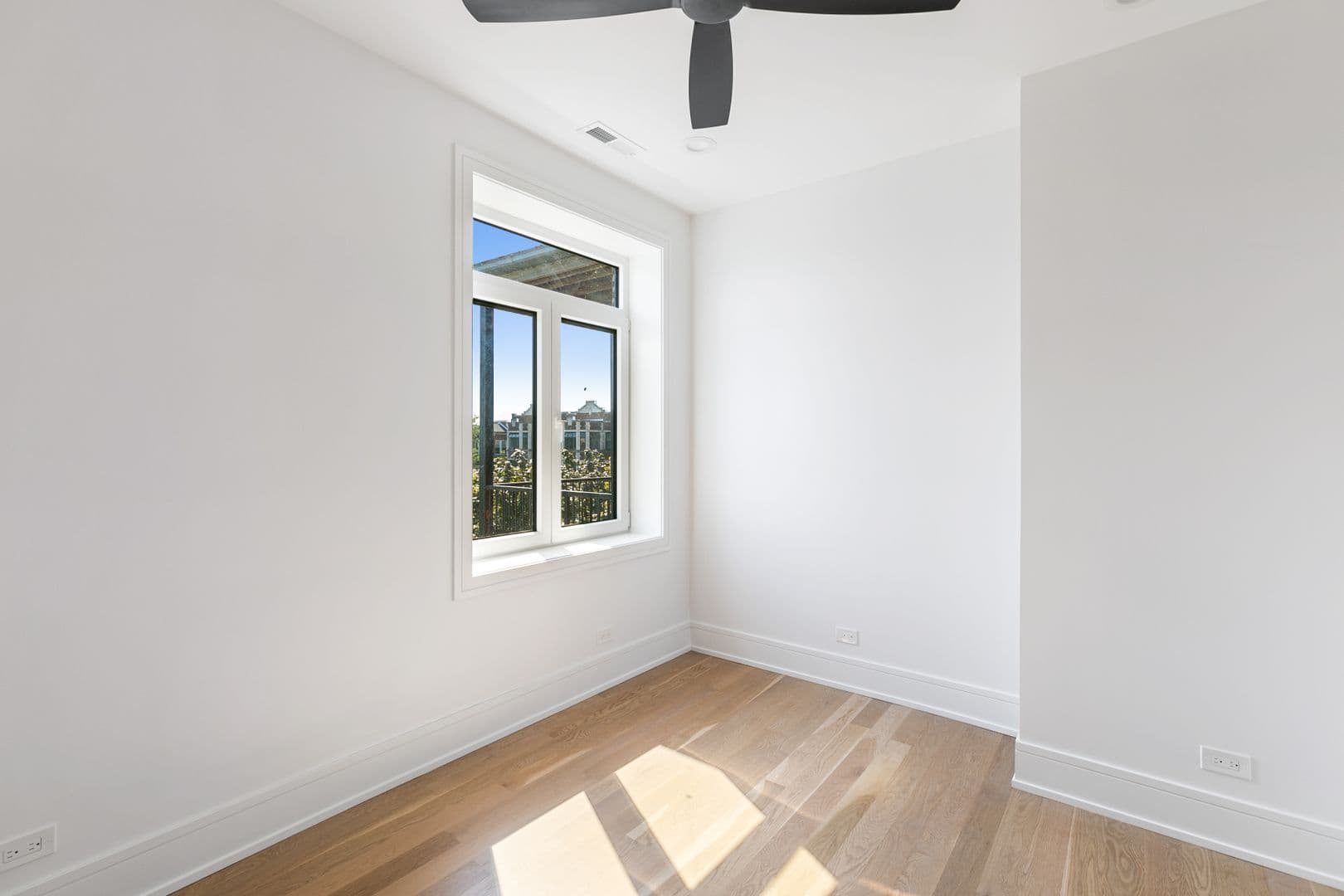 Chicago Apartment: 7729-31 N Eastlake Terrace