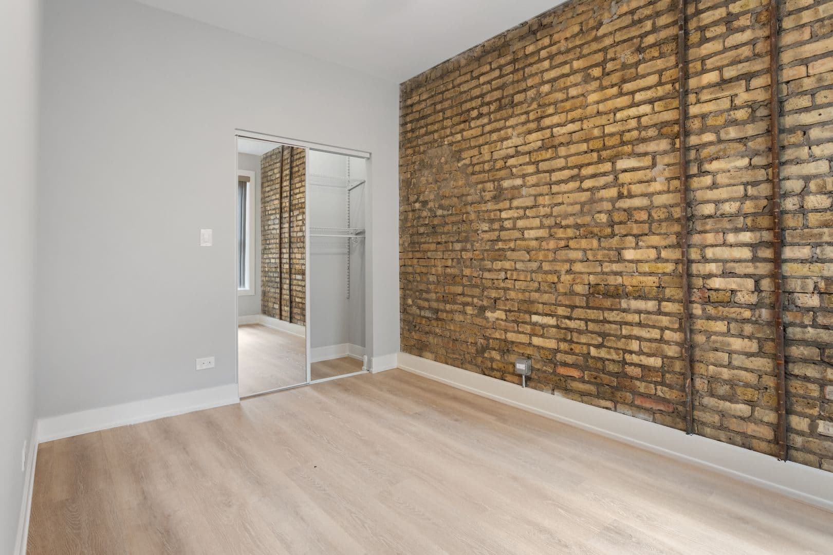 Chicago Apartment: 7642-48 N Eastlake Terrace