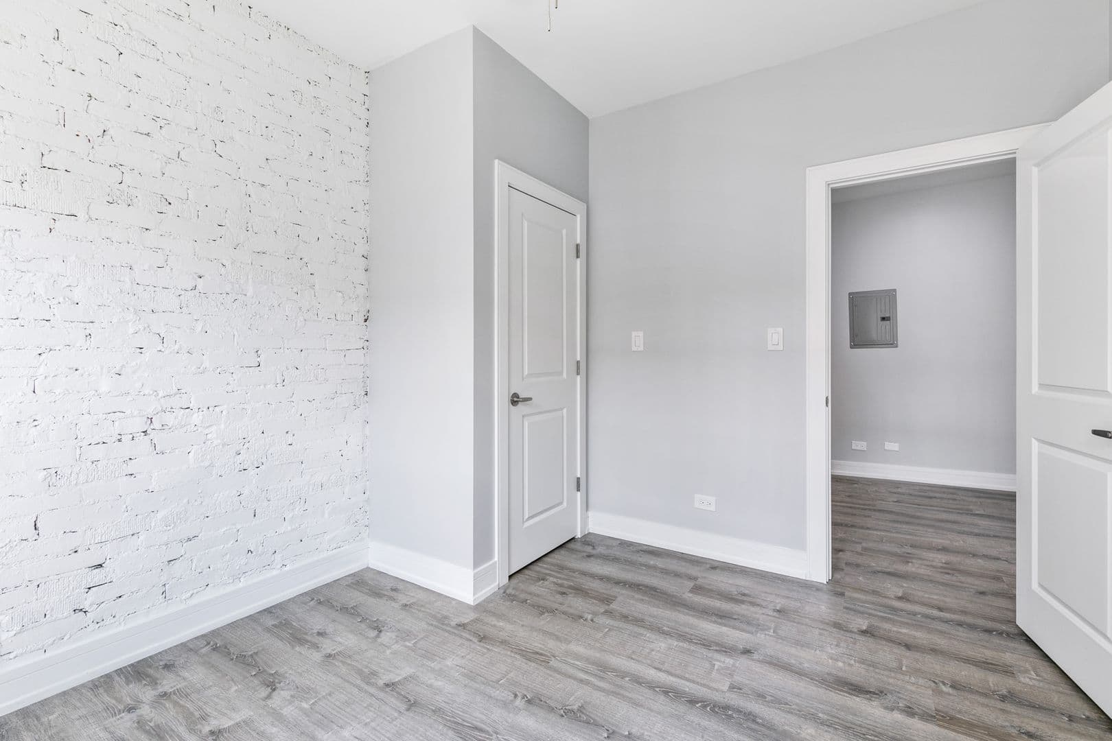 Chicago Apartment: 1902-1908 W Morse Ave