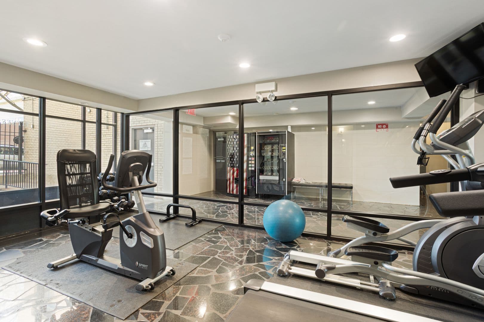 Chicago Apartment: 7616 N Marshfield Ave