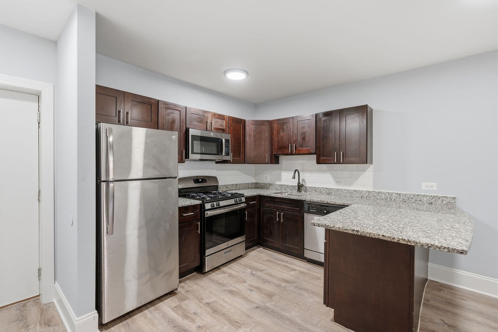 Chicago Apartment: 7736-42 N Ashland Ave