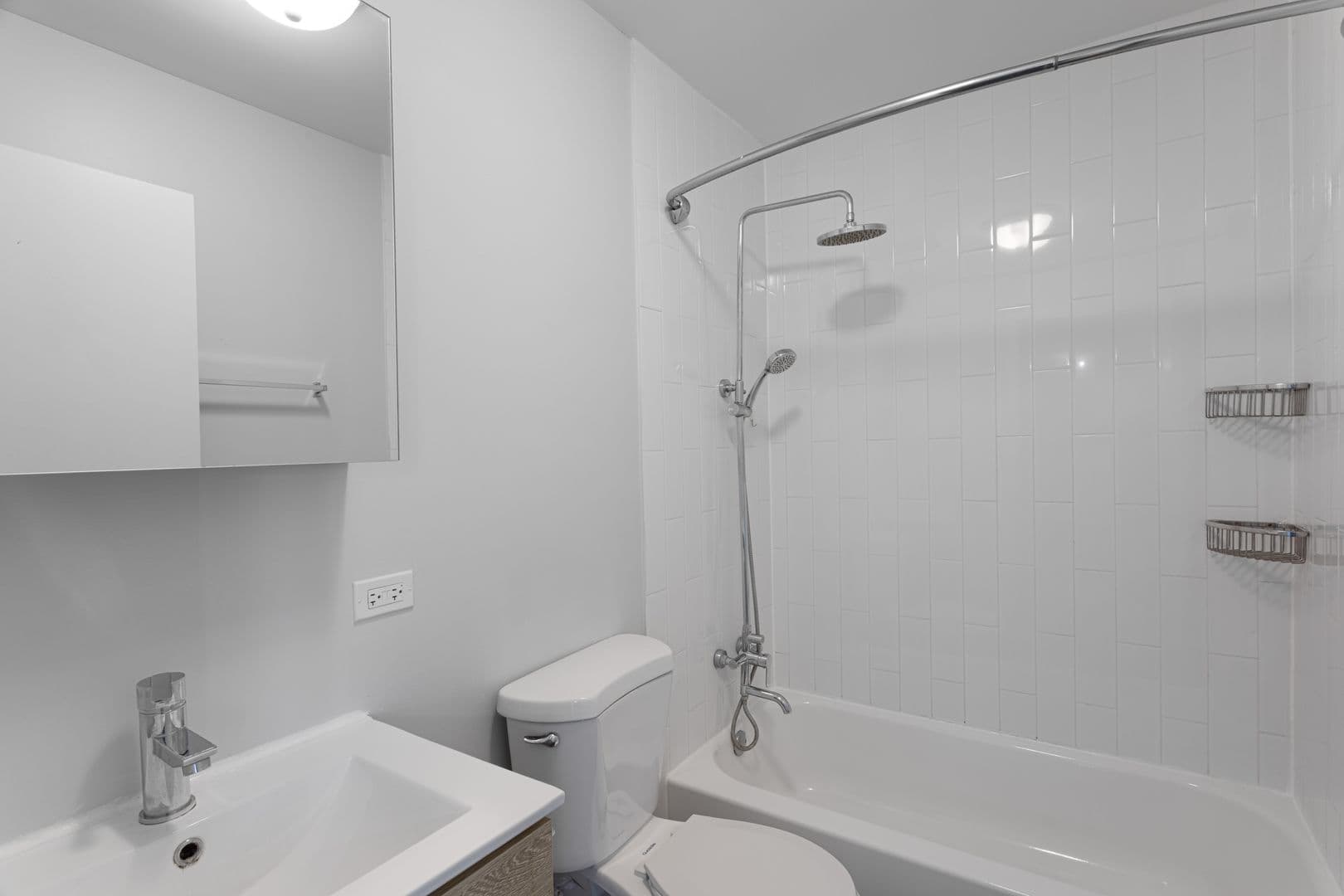 Chicago Apartment: 5411 N Winthrop Avenue