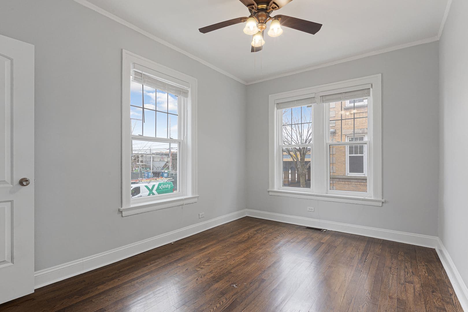 Chicago Apartment: 6100-6118 N Winthrop Ave