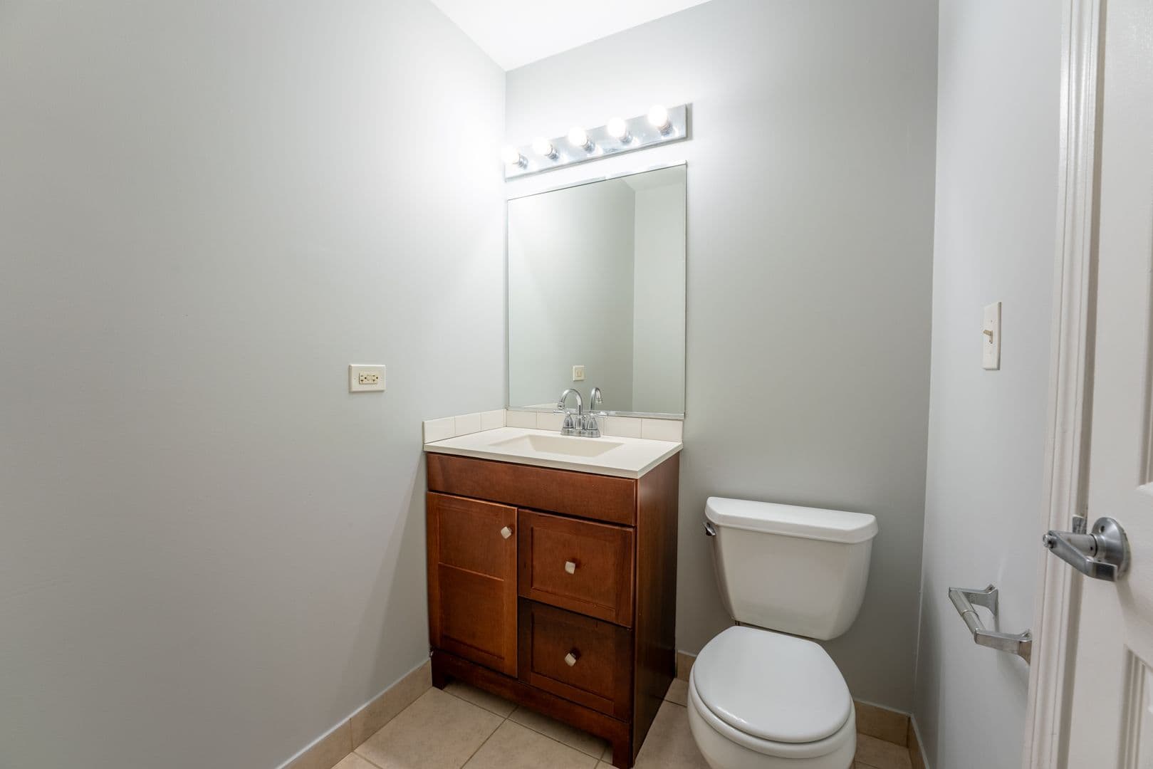 Chicago Apartment: 2451 W Howard Street