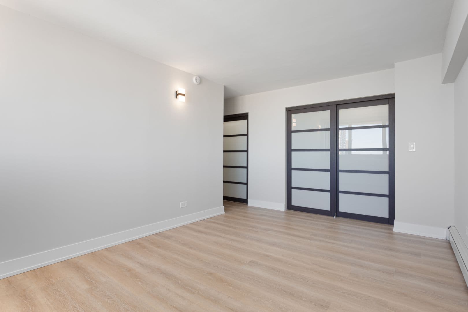 Chicago Apartment: 6166 N Sheridan Rd