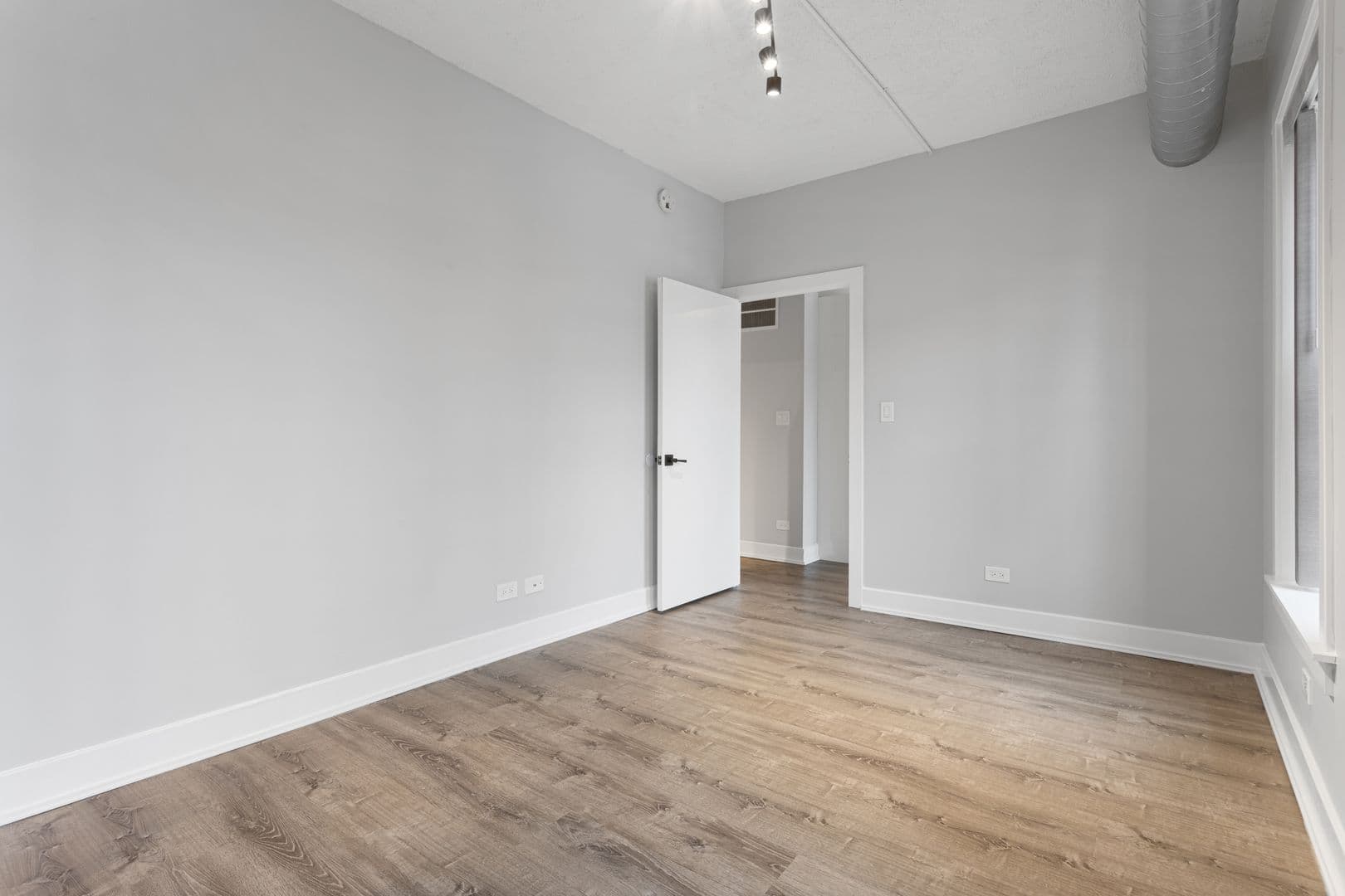 Chicago Apartment: 7645 N Sheridan Rd