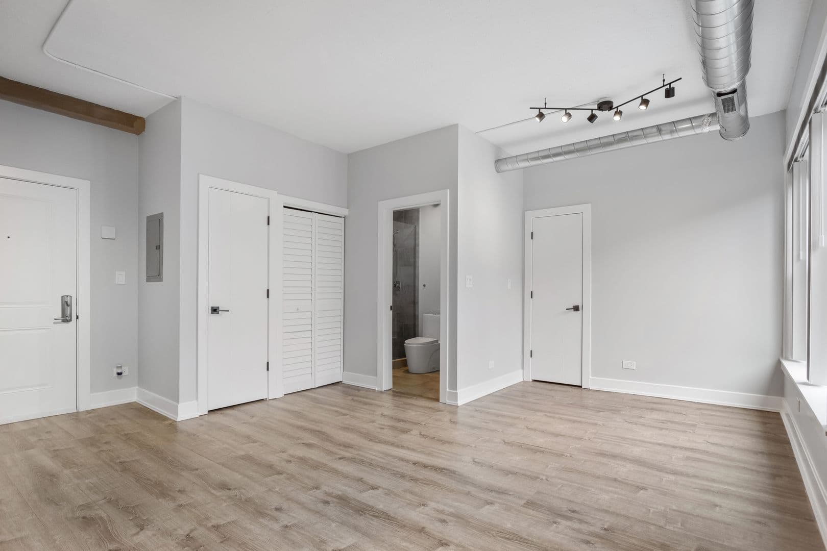 Chicago Apartment: 7645 N Sheridan Rd