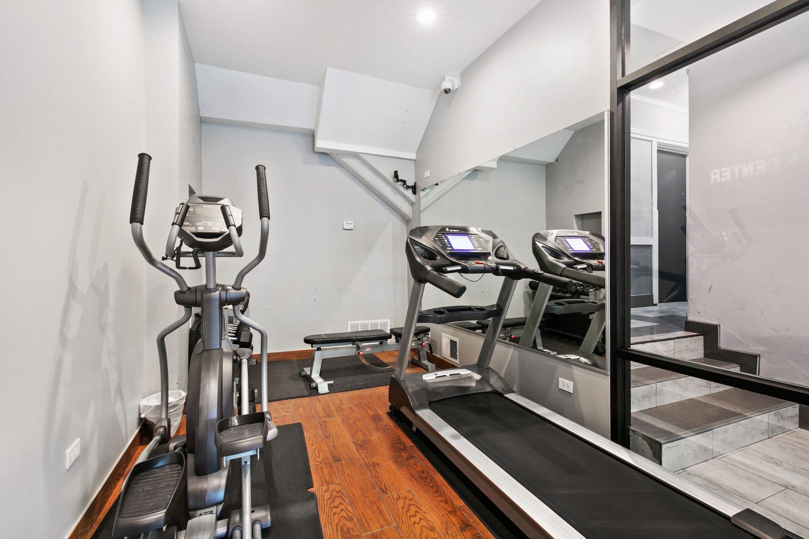 Chicago Apartment: 4555 N Malden St