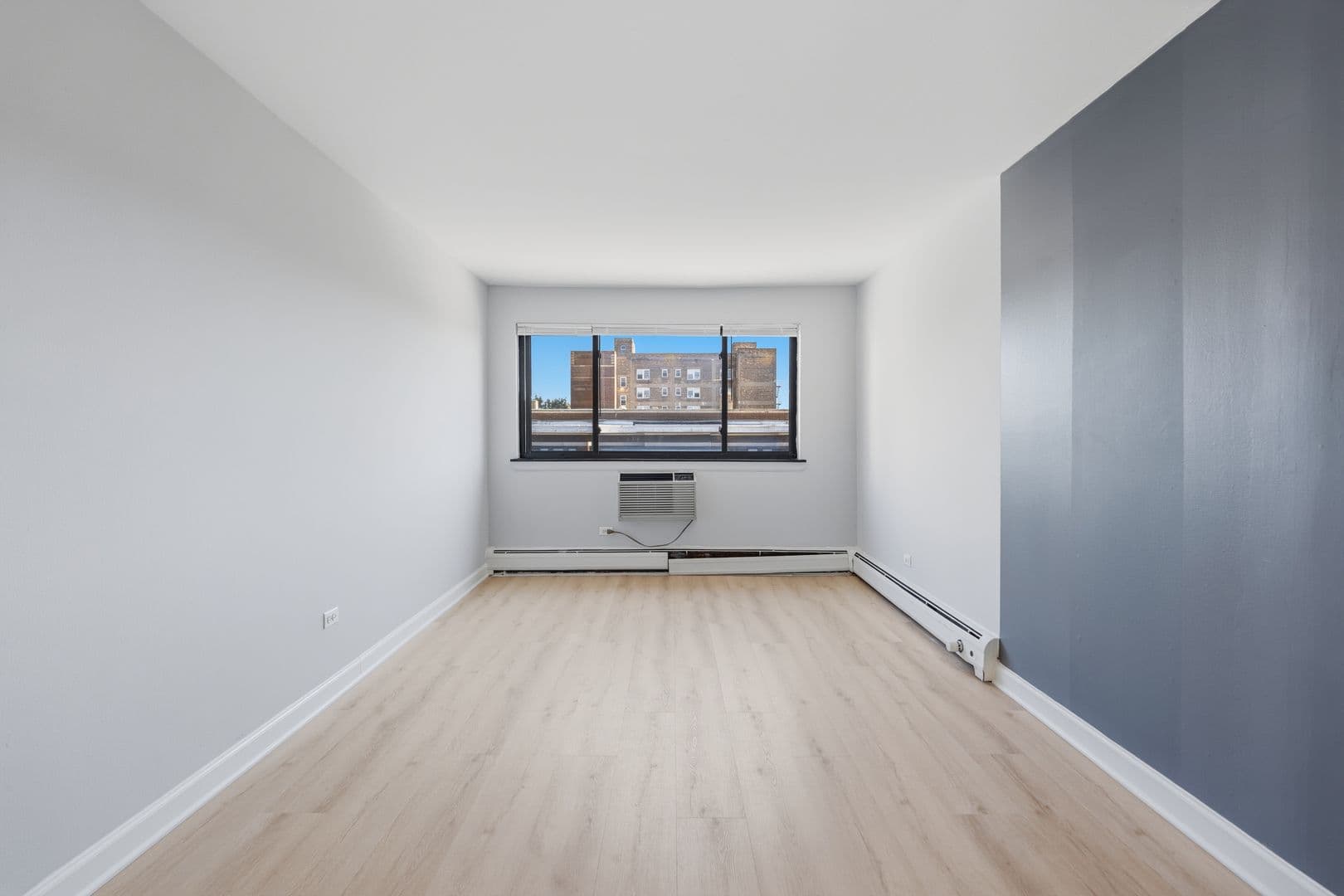 Chicago Apartment: 6758 N. Sheridan Rd.