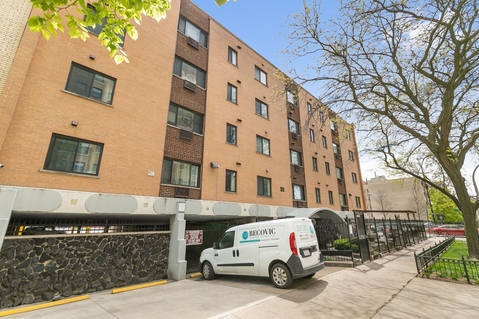 Chicago Apartment: 6201 N Kenmore Ave