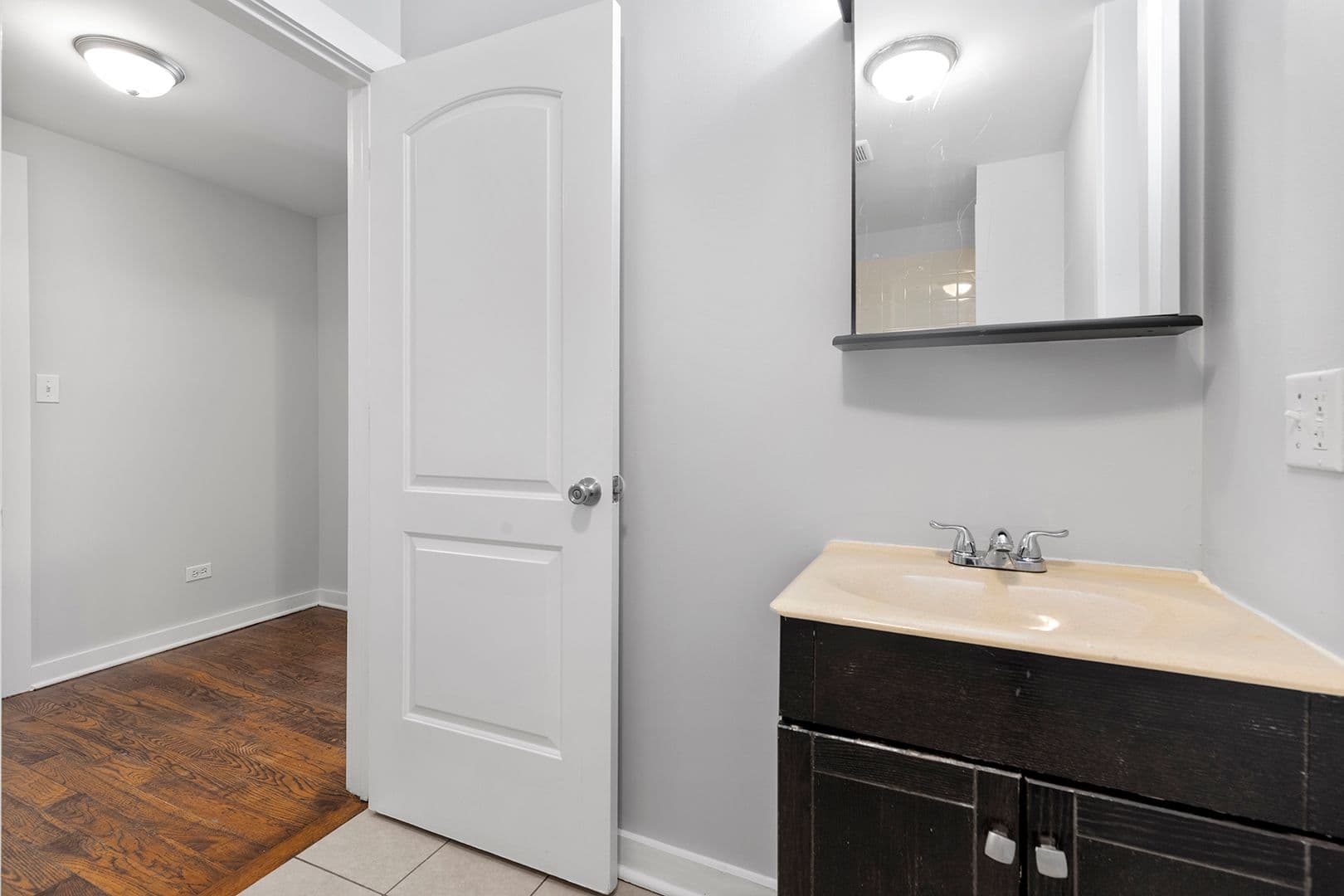 Chicago Apartment: 1456-1460 W Fargo Ave