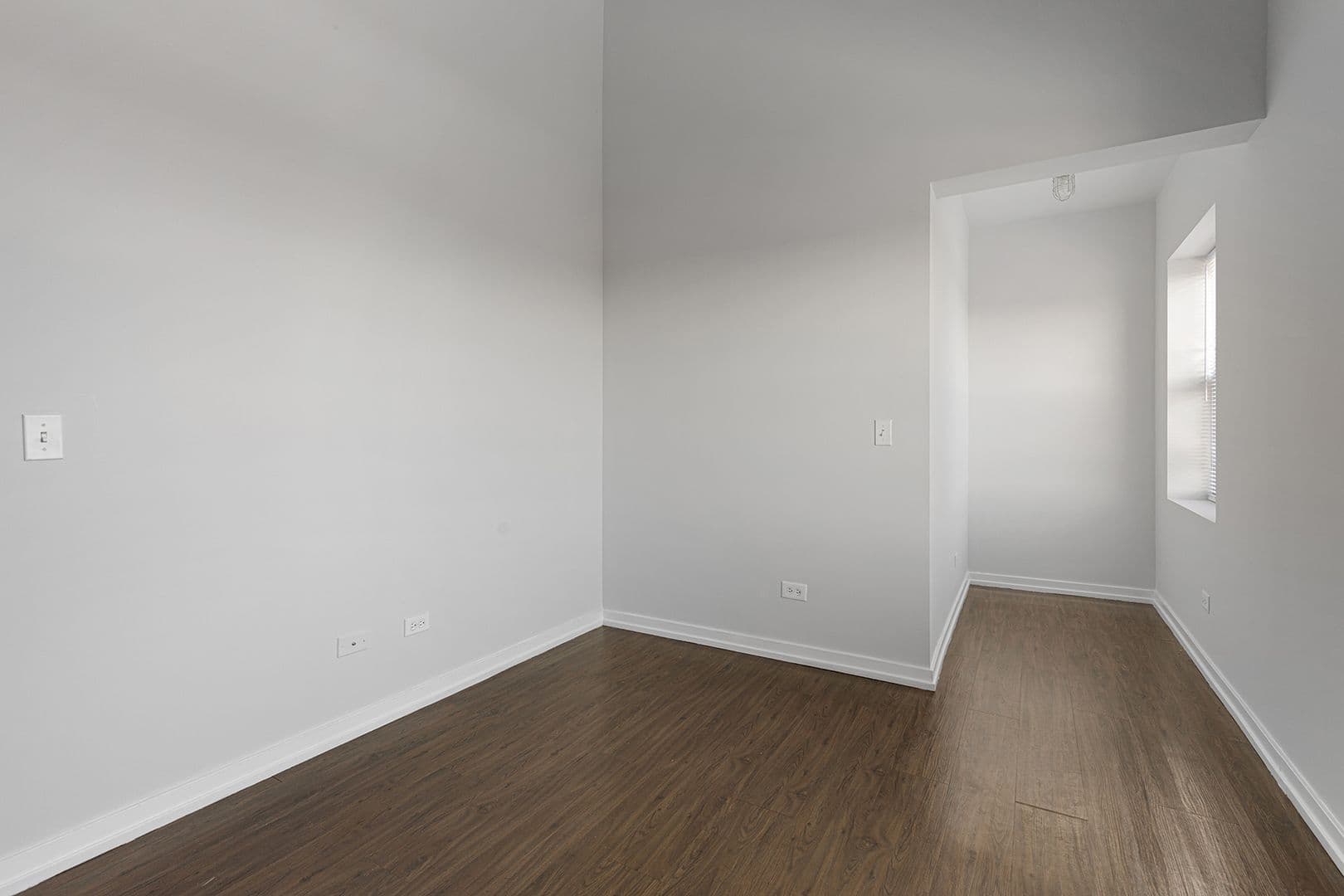 Chicago Apartment: 5718 N Winthrop Avenue