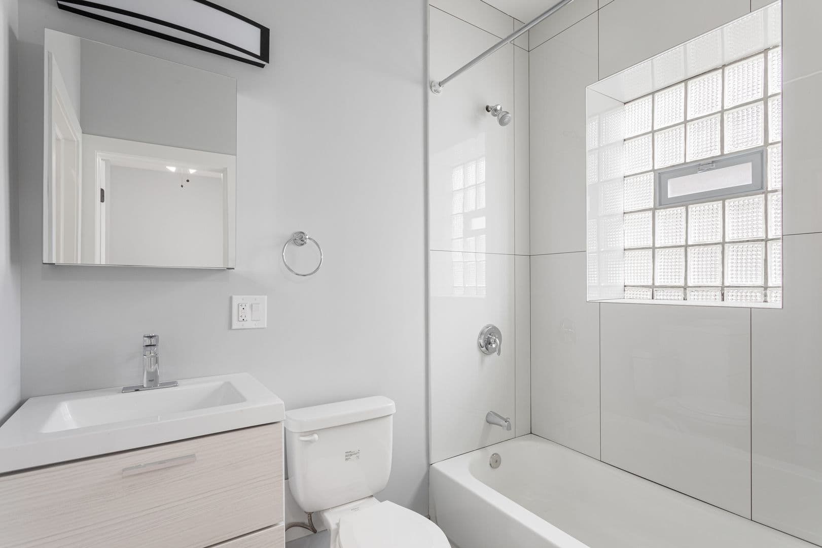 Chicago Apartment: 7642-48 N Eastlake Terrace