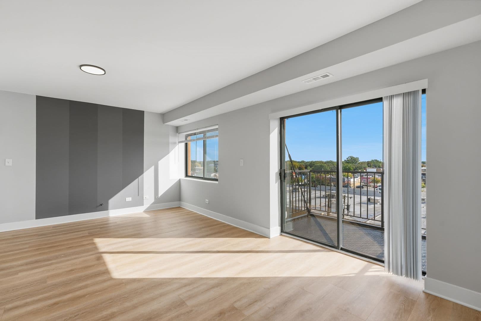 Chicago Apartment: 2451 W Howard Street