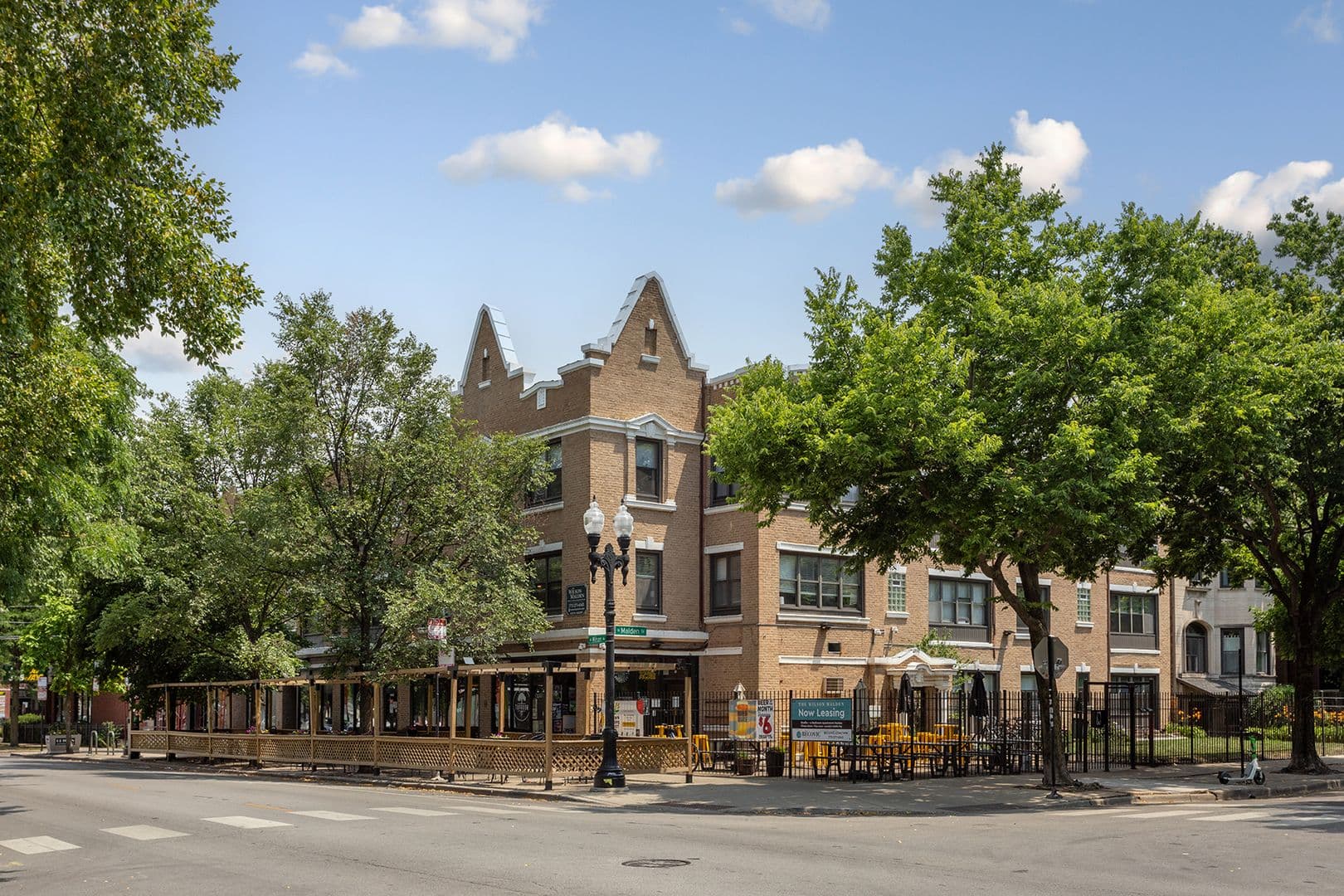 Chicago Apartment: 4555 N Malden St